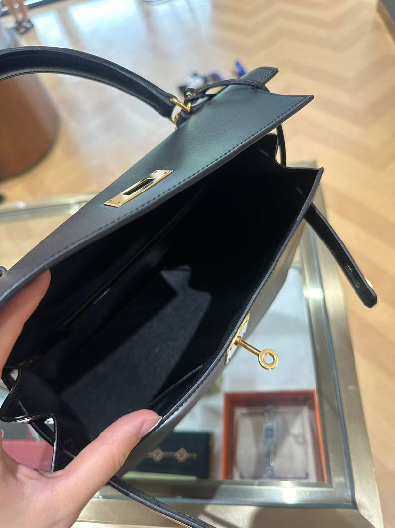 Hermès Kelly 28 Sellier Black Box Calf Leather Gold Hardware – 2005 with Strap & Lock