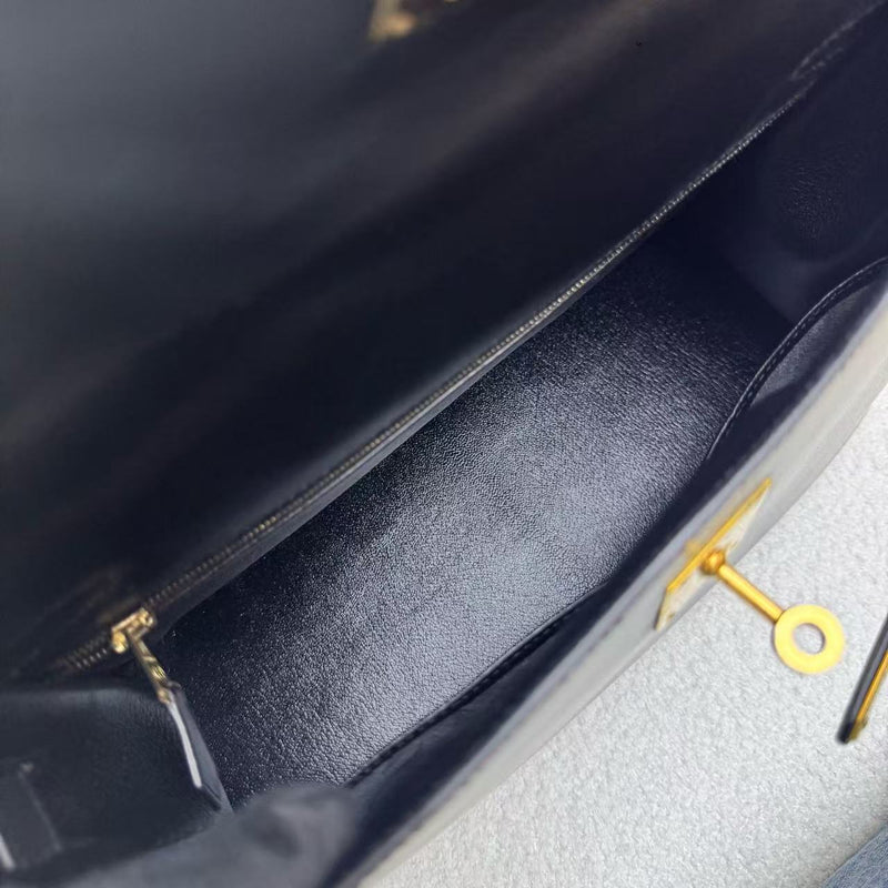 Hermès Kelly 32 Sellier in Black Box Calf Leather with Gold Hardware – Circle X Stamp (2016)