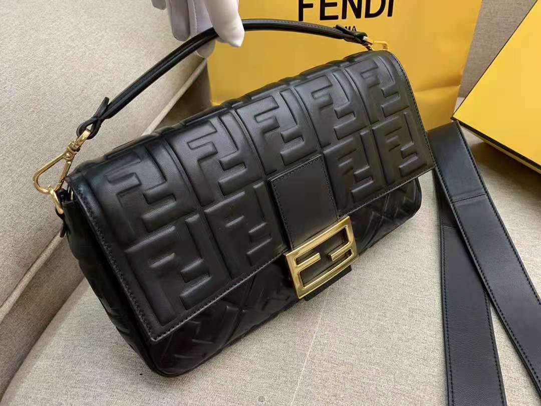 Pre-Loved FENDI BAGUETTE LARGE