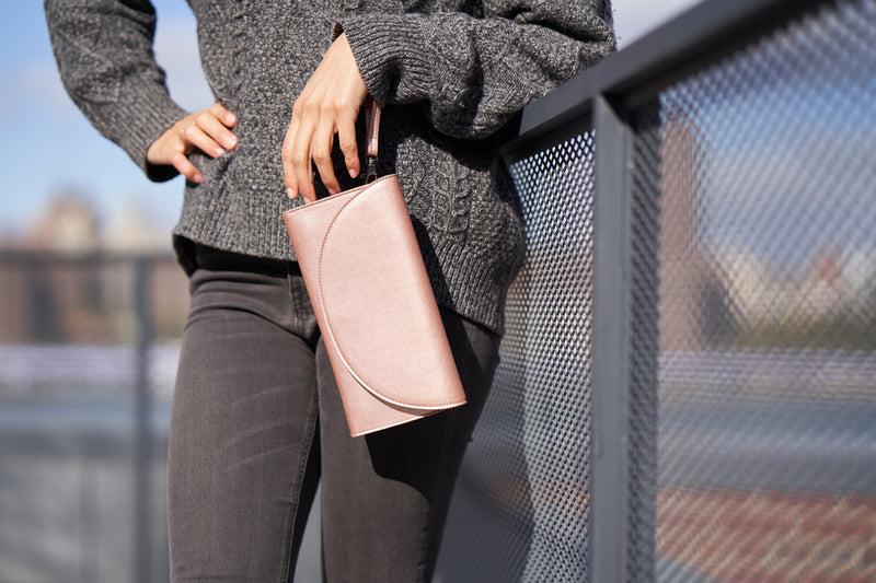 Modenaluxe Clark Vegan Leather Phone Wallet – Minimalist Wristlet Organizer