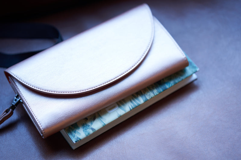 Modenaluxe Clark Vegan Leather Phone Wallet – Minimalist Wristlet Organizer