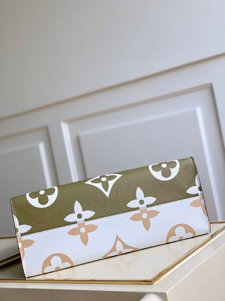 Pre-Loved LOUIS VUITTON Green Monogram Giant OnTheGo - SMY Digital