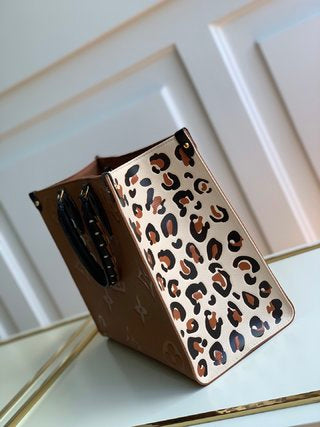 Pre-Loved LOUIS VUITTON Empreinte Monogram Giant Wild At Heart Onthego MM - SMY Digital