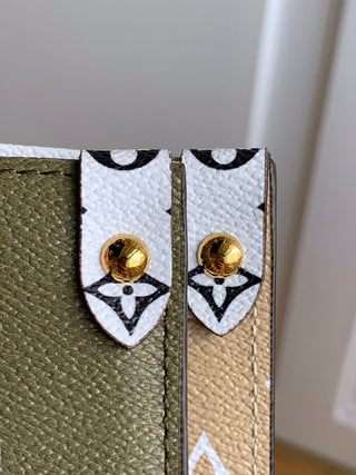 Pre-Loved LOUIS VUITTON Green Monogram Giant OnTheGo - SMY Digital