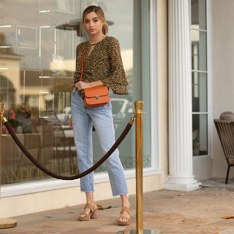Modenaluxe Leather Crossbody Bag – Light Brown Vintage-Inspired Mini Purse