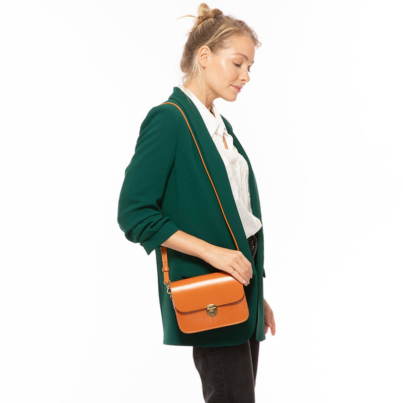 Modenaluxe Leather Crossbody Bag – Light Brown Vintage-Inspired Mini Purse